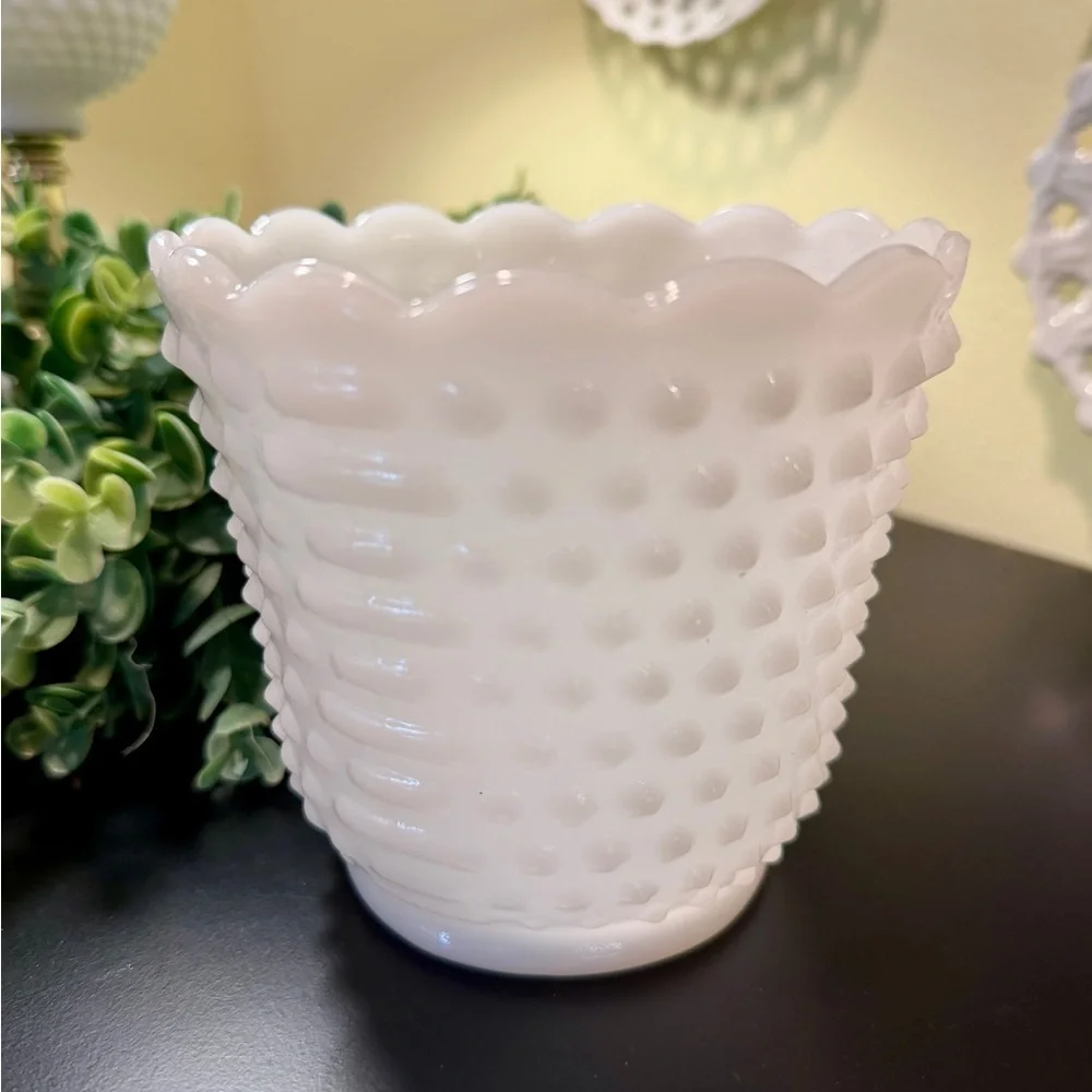VINTAGE, FIRE KING, WHITE MILK GLASS, HOBNAIL & BARS PLANTER. 4 3/4”W X 4 3/8”H